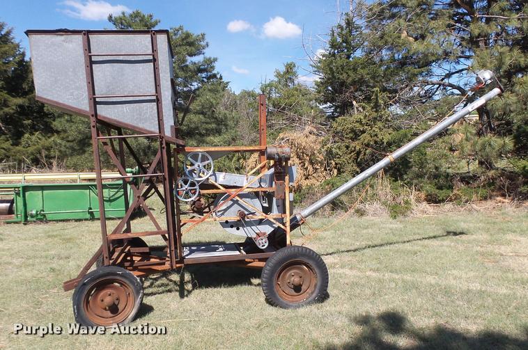 image for item DB2553 Gleaner Link Aero seed cleaner