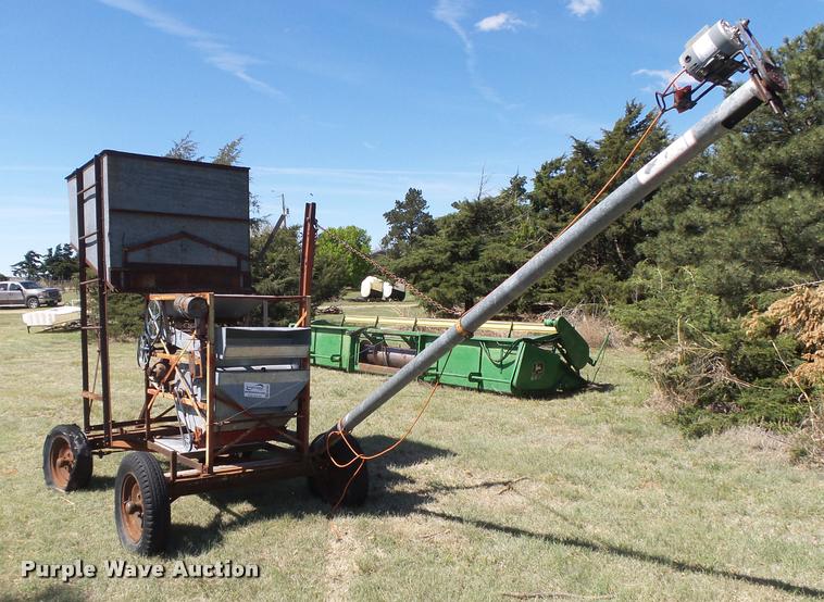 image for item DB2553 Gleaner Link Aero seed cleaner