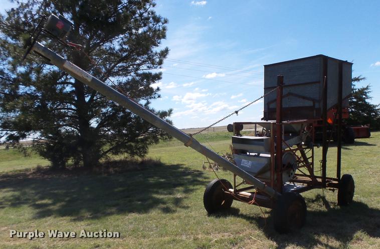image for item DB2553 Gleaner Link Aero seed cleaner