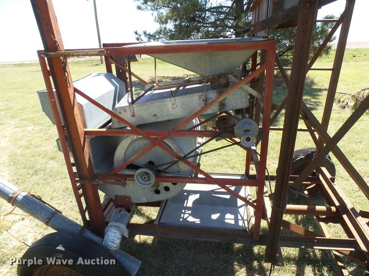 image for item DB2553 Gleaner Link Aero seed cleaner