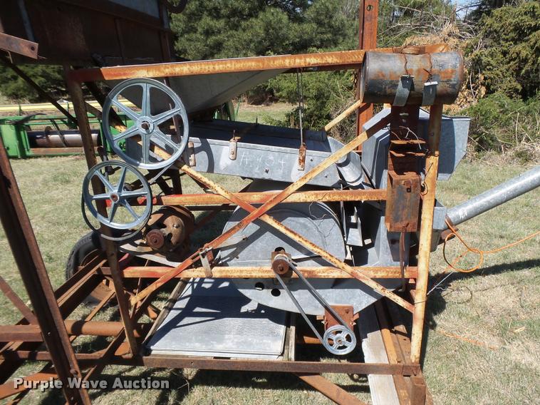 image for item DB2553 Gleaner Link Aero seed cleaner