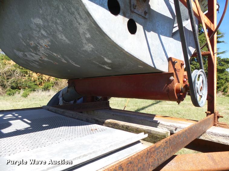 image for item DB2553 Gleaner Link Aero seed cleaner