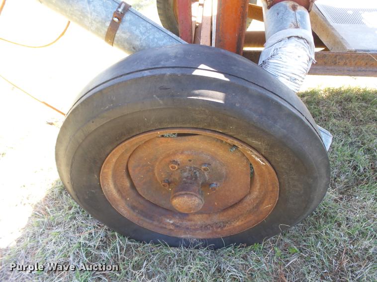 image for item DB2553 Gleaner Link Aero seed cleaner