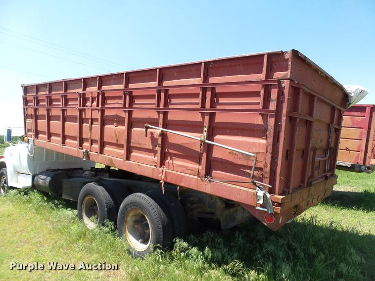 image for item DB4000 1974 GMC C6500 grain truck