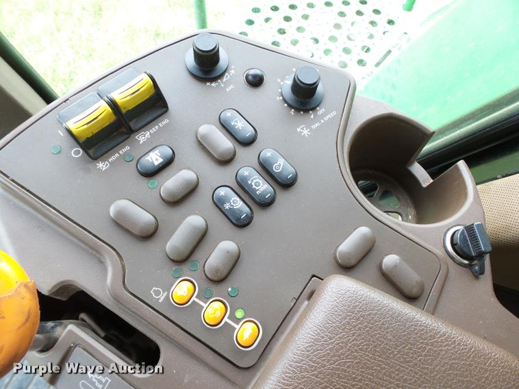 image for item DB4003 2000 John Deere 9650 walker combine