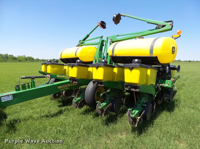image for item DB4005 1998 John Deere 1760 Conservation no-till planter