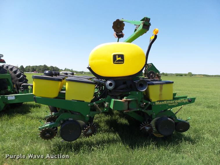 image for item DB4005 1998 John Deere 1760 Conservation no-till planter