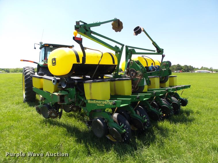 image for item DB4005 1998 John Deere 1760 Conservation no-till planter