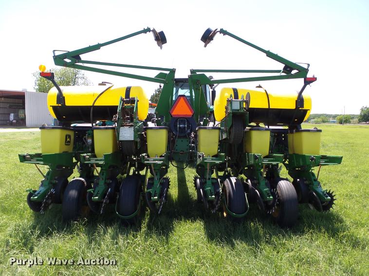 image for item DB4005 1998 John Deere 1760 Conservation no-till planter