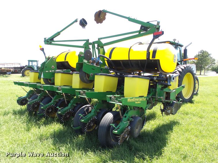 image for item DB4005 1998 John Deere 1760 Conservation no-till planter