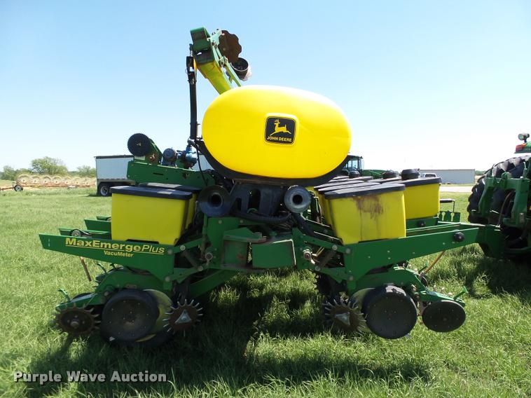 image for item DB4005 1998 John Deere 1760 Conservation no-till planter