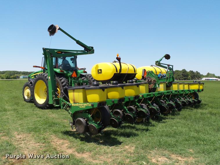 image for item DB4005 1998 John Deere 1760 Conservation no-till planter