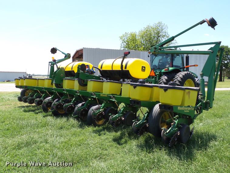image for item DB4005 1998 John Deere 1760 Conservation no-till planter