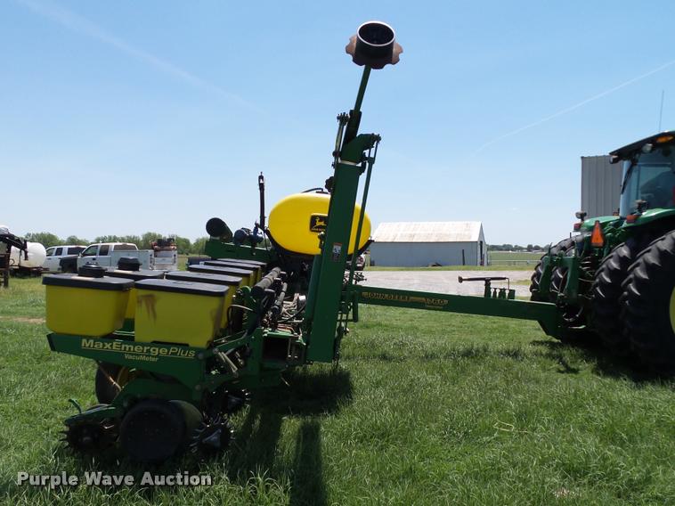 image for item DB4005 1998 John Deere 1760 Conservation no-till planter