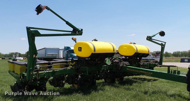 image for item DB4005 1998 John Deere 1760 Conservation no-till planter
