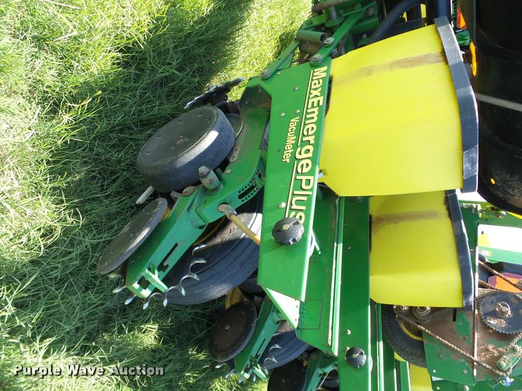 image for item DB4005 1998 John Deere 1760 Conservation no-till planter