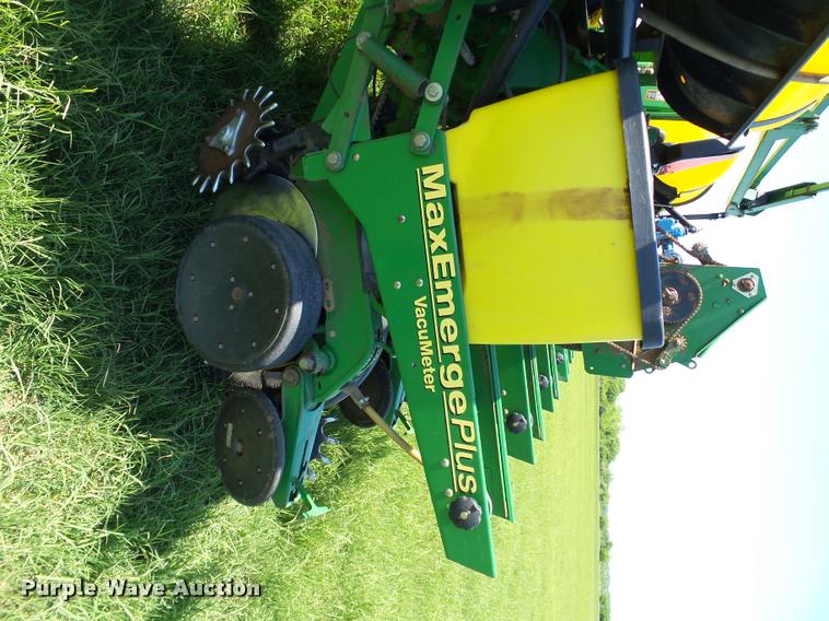 image for item DB4005 1998 John Deere 1760 Conservation no-till planter
