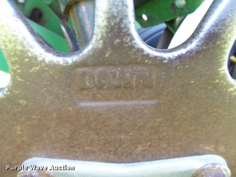 image for item DB4005 1998 John Deere 1760 Conservation no-till planter