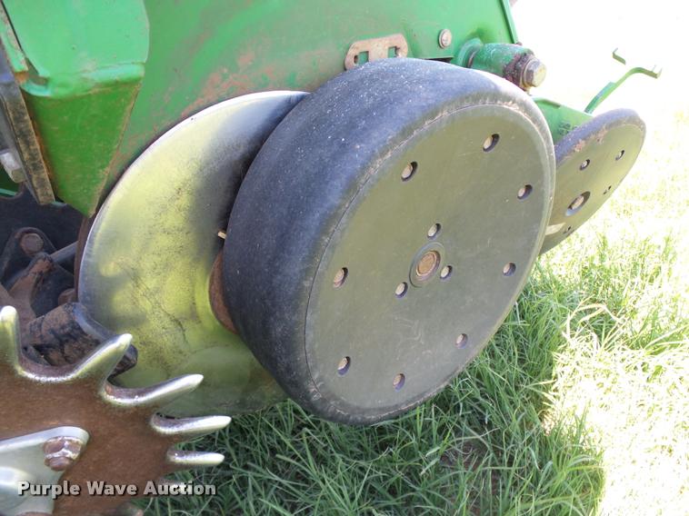 image for item DB4005 1998 John Deere 1760 Conservation no-till planter