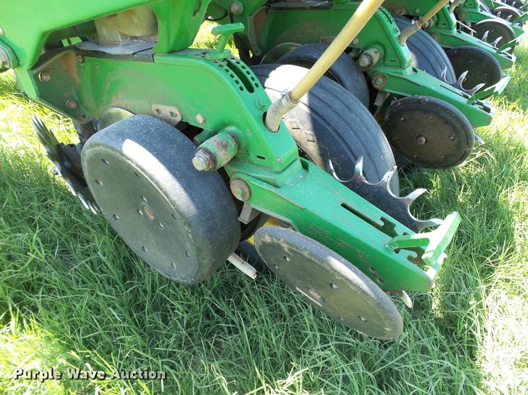image for item DB4005 1998 John Deere 1760 Conservation no-till planter
