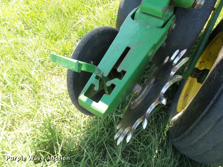 image for item DB4005 1998 John Deere 1760 Conservation no-till planter
