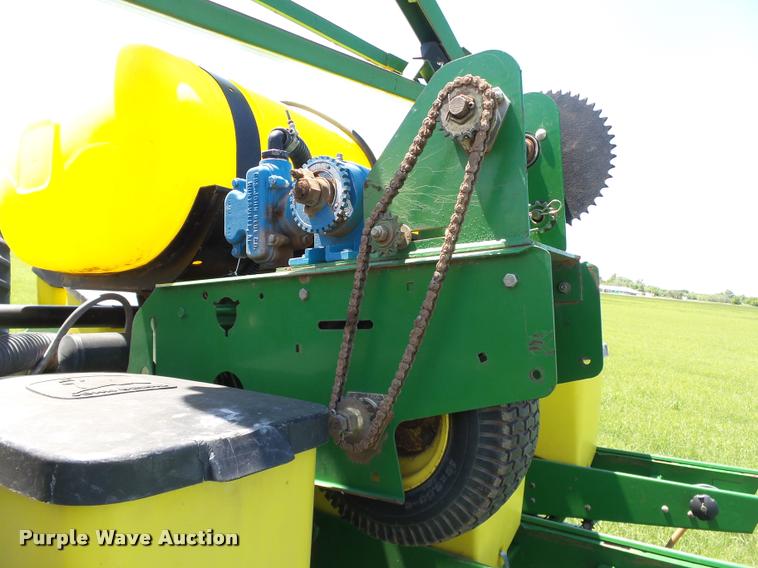 image for item DB4005 1998 John Deere 1760 Conservation no-till planter