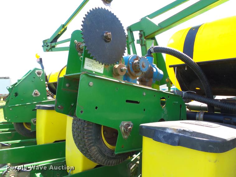 image for item DB4005 1998 John Deere 1760 Conservation no-till planter