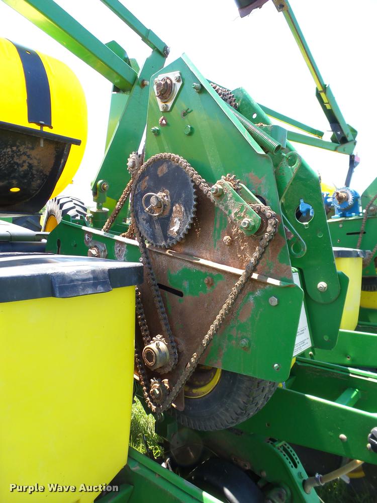 image for item DB4005 1998 John Deere 1760 Conservation no-till planter