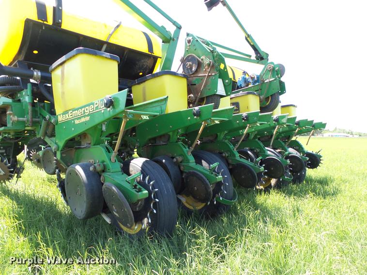 image for item DB4005 1998 John Deere 1760 Conservation no-till planter