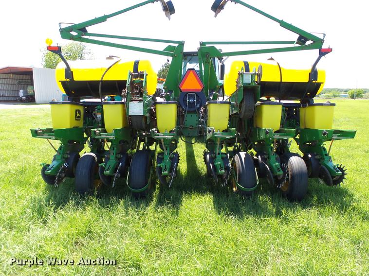 image for item DB4005 1998 John Deere 1760 Conservation no-till planter