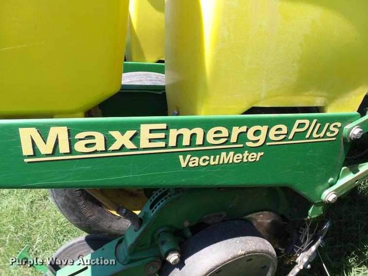 image for item DB4005 1998 John Deere 1760 Conservation no-till planter