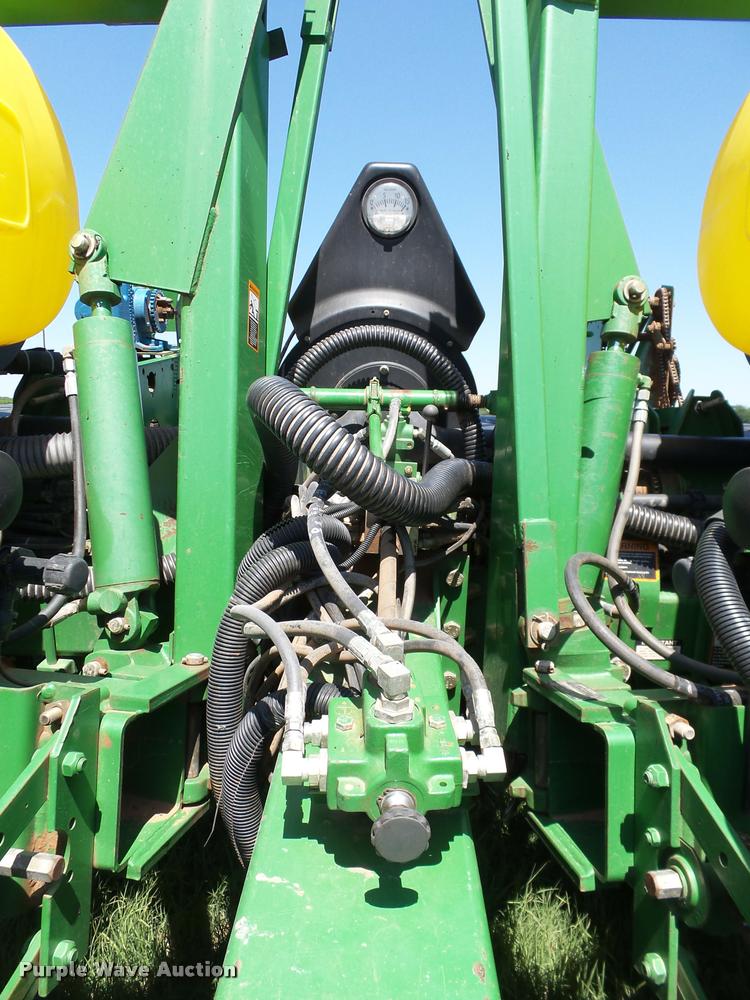image for item DB4005 1998 John Deere 1760 Conservation no-till planter