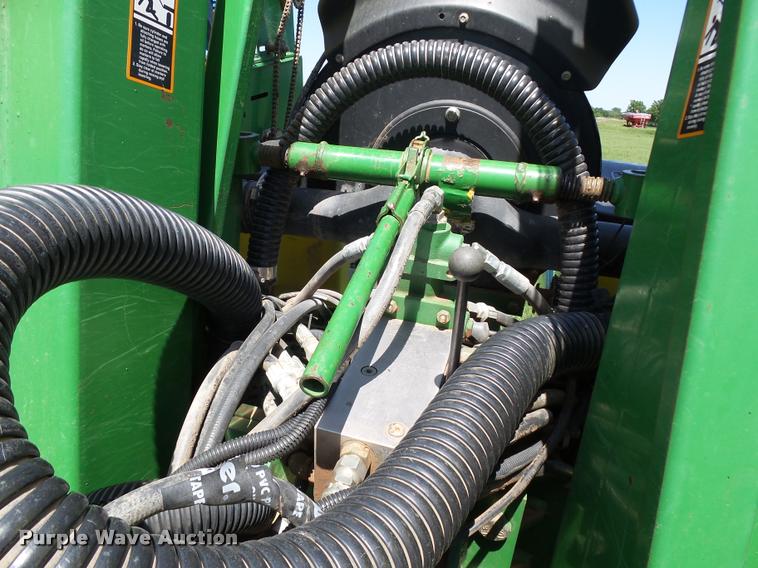 image for item DB4005 1998 John Deere 1760 Conservation no-till planter