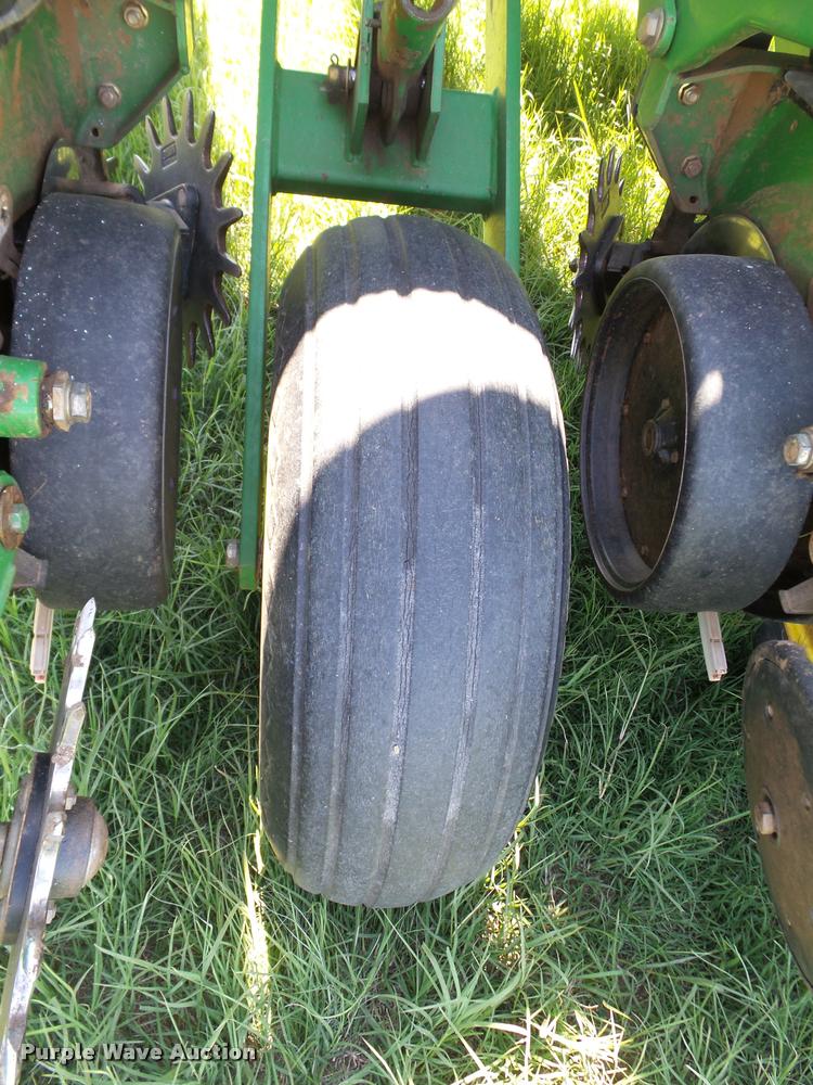 image for item DB4005 1998 John Deere 1760 Conservation no-till planter