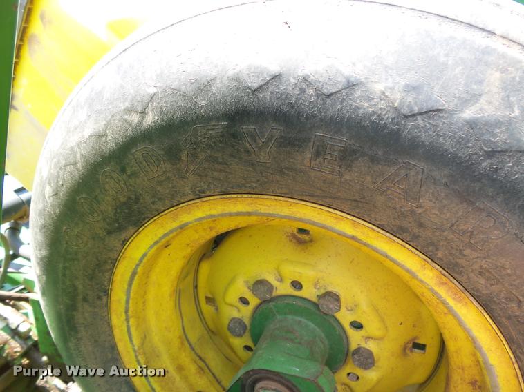image for item DB4005 1998 John Deere 1760 Conservation no-till planter