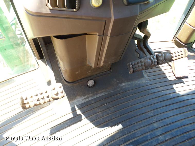 image for item DB4006 1993 John Deere 7800 tractor