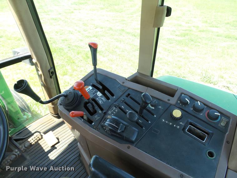 image for item DB4006 1993 John Deere 7800 tractor