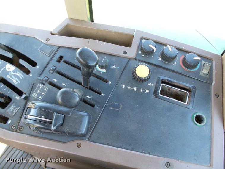 image for item DB4006 1993 John Deere 7800 tractor