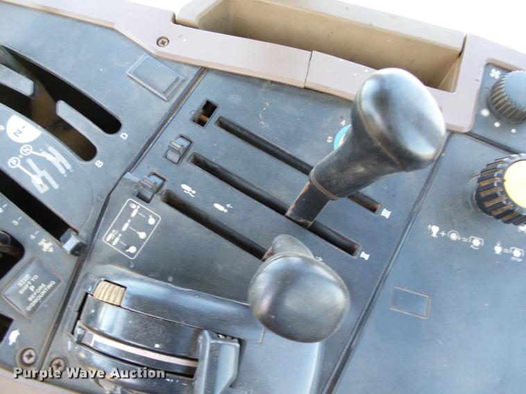 image for item DB4006 1993 John Deere 7800 tractor