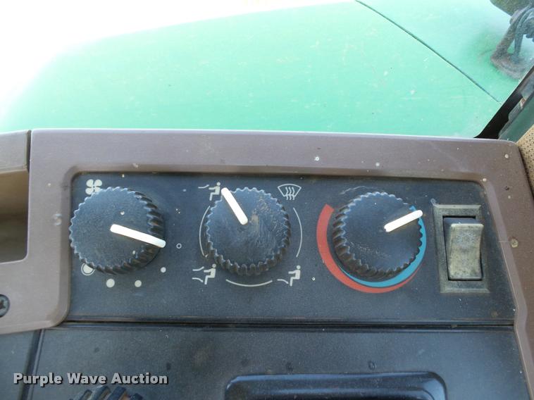 image for item DB4006 1993 John Deere 7800 tractor