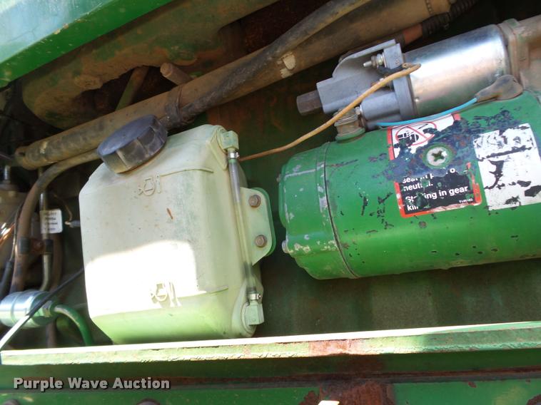 image for item DB4006 1993 John Deere 7800 tractor