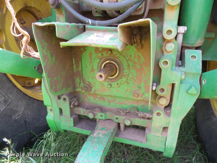 image for item DB4006 1993 John Deere 7800 tractor