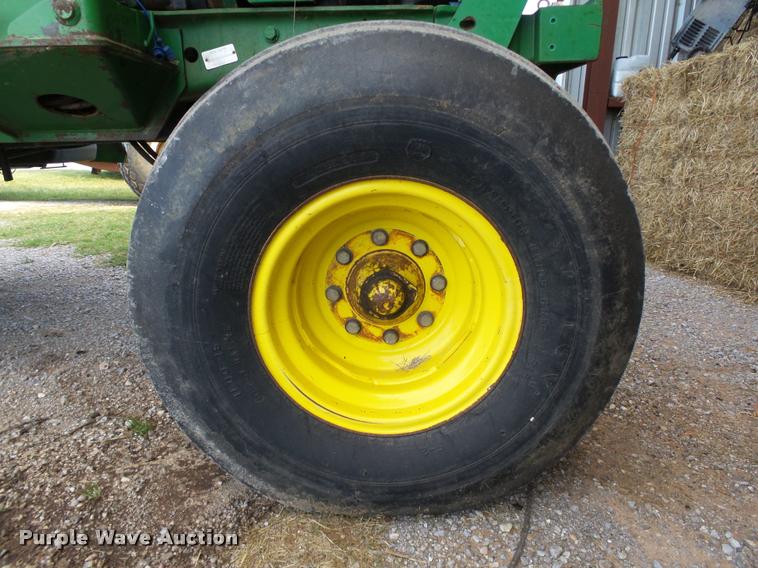 image for item DB4006 1993 John Deere 7800 tractor