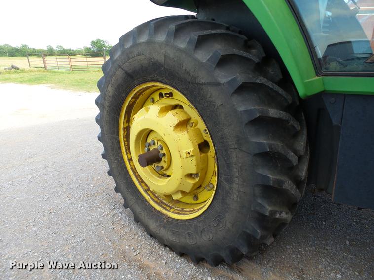 image for item DB4006 1993 John Deere 7800 tractor