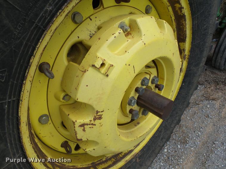 image for item DB4006 1993 John Deere 7800 tractor