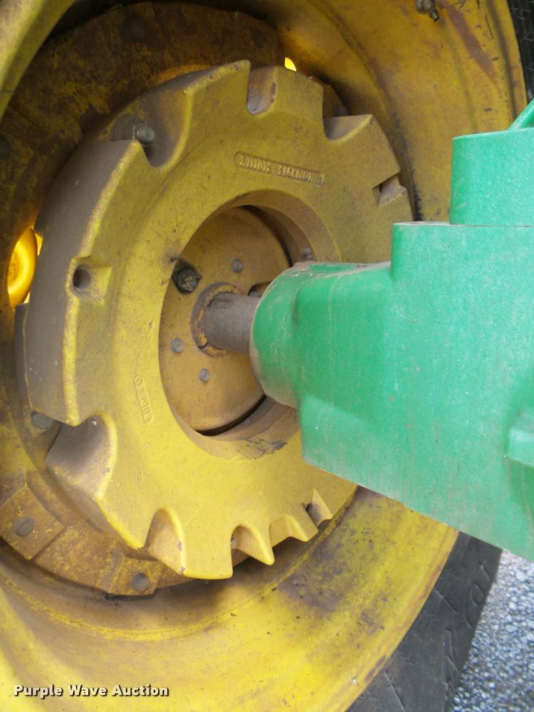 image for item DB4006 1993 John Deere 7800 tractor