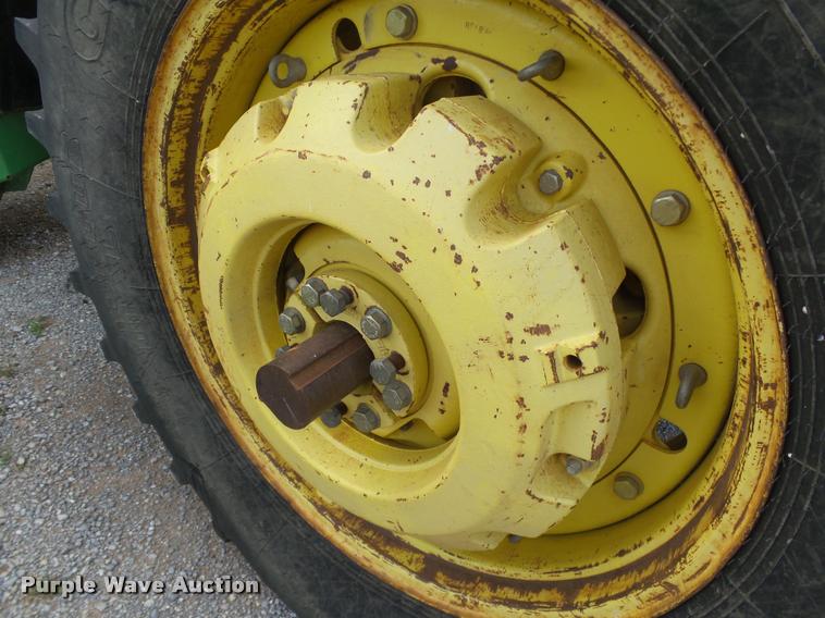 image for item DB4006 1993 John Deere 7800 tractor