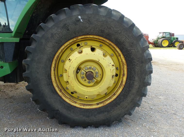 image for item DB4006 1993 John Deere 7800 tractor