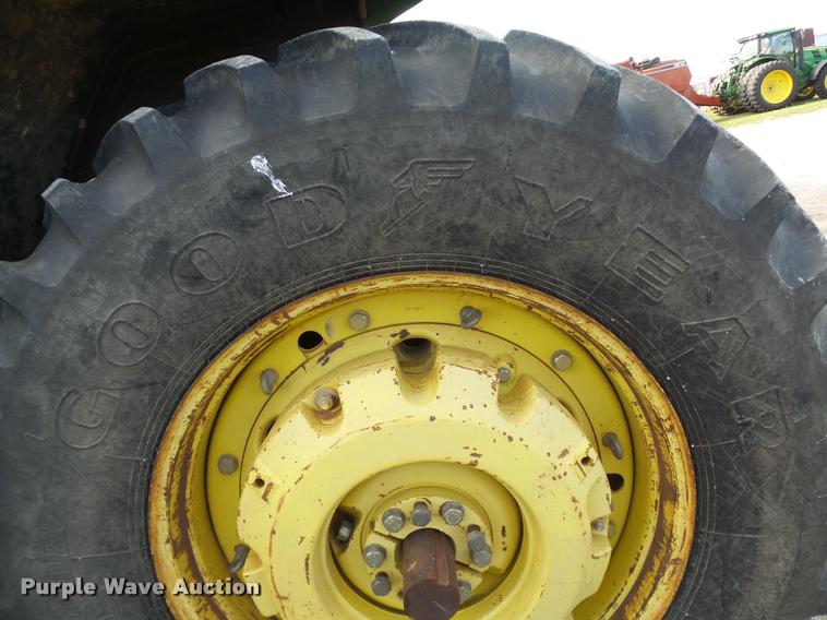 image for item DB4006 1993 John Deere 7800 tractor