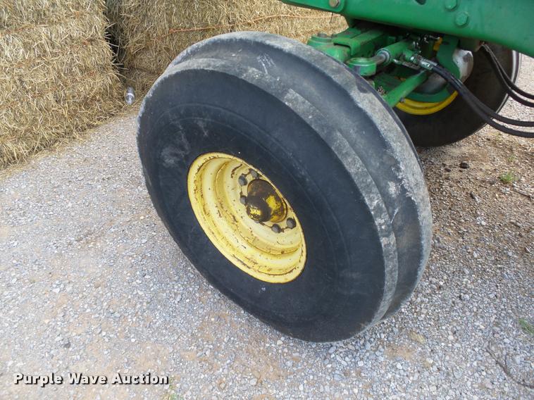 image for item DB4006 1993 John Deere 7800 tractor